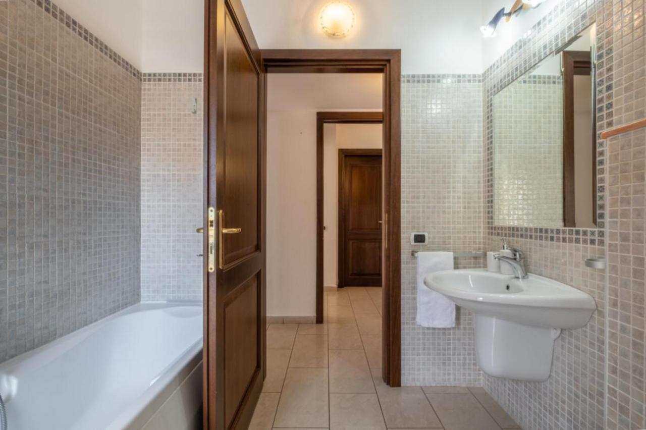 Dimoras Ampio Appartamento Centrocitta Olbia Buitenkant foto